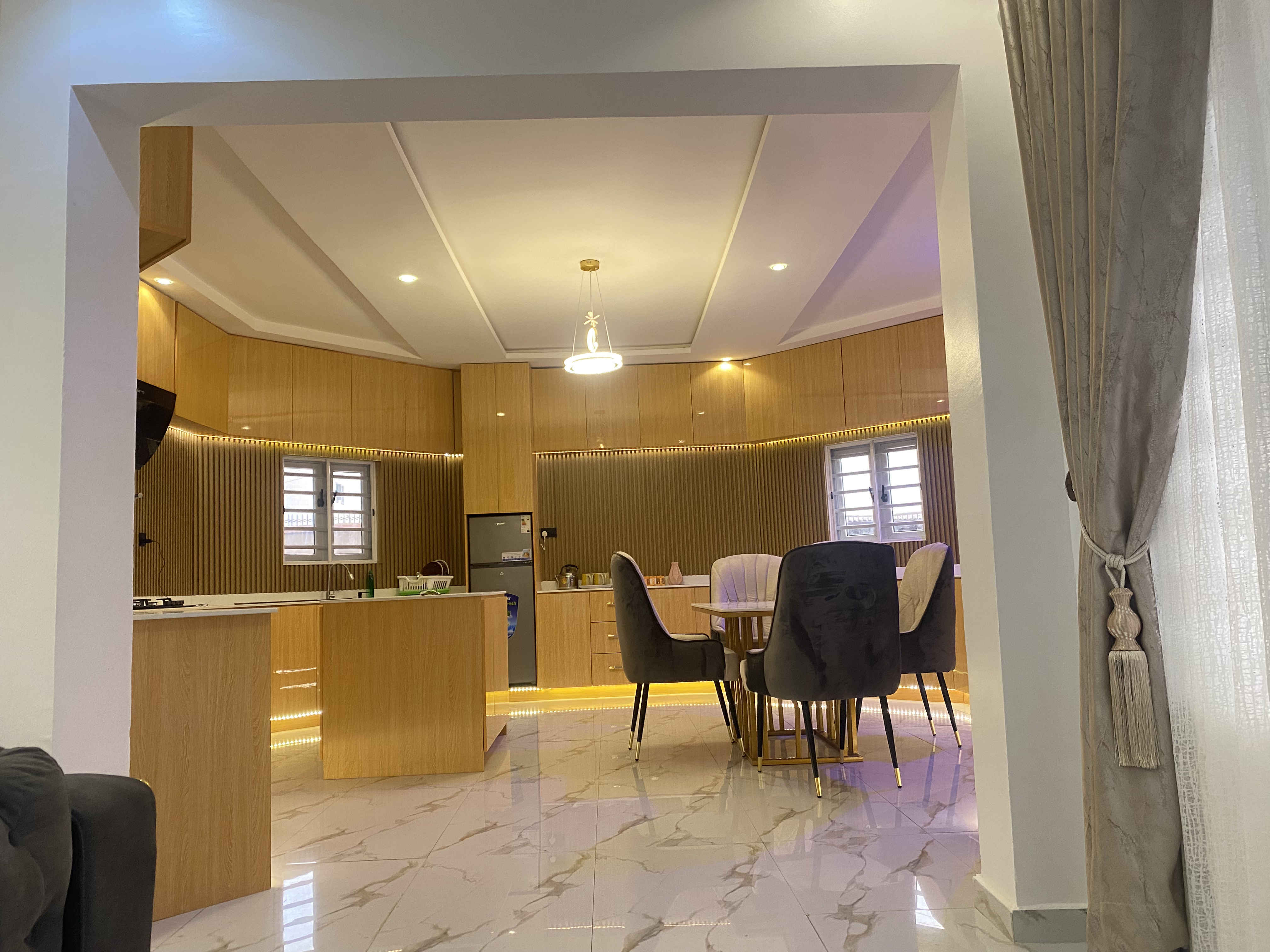 Obsidian Suite kitchen and dining
