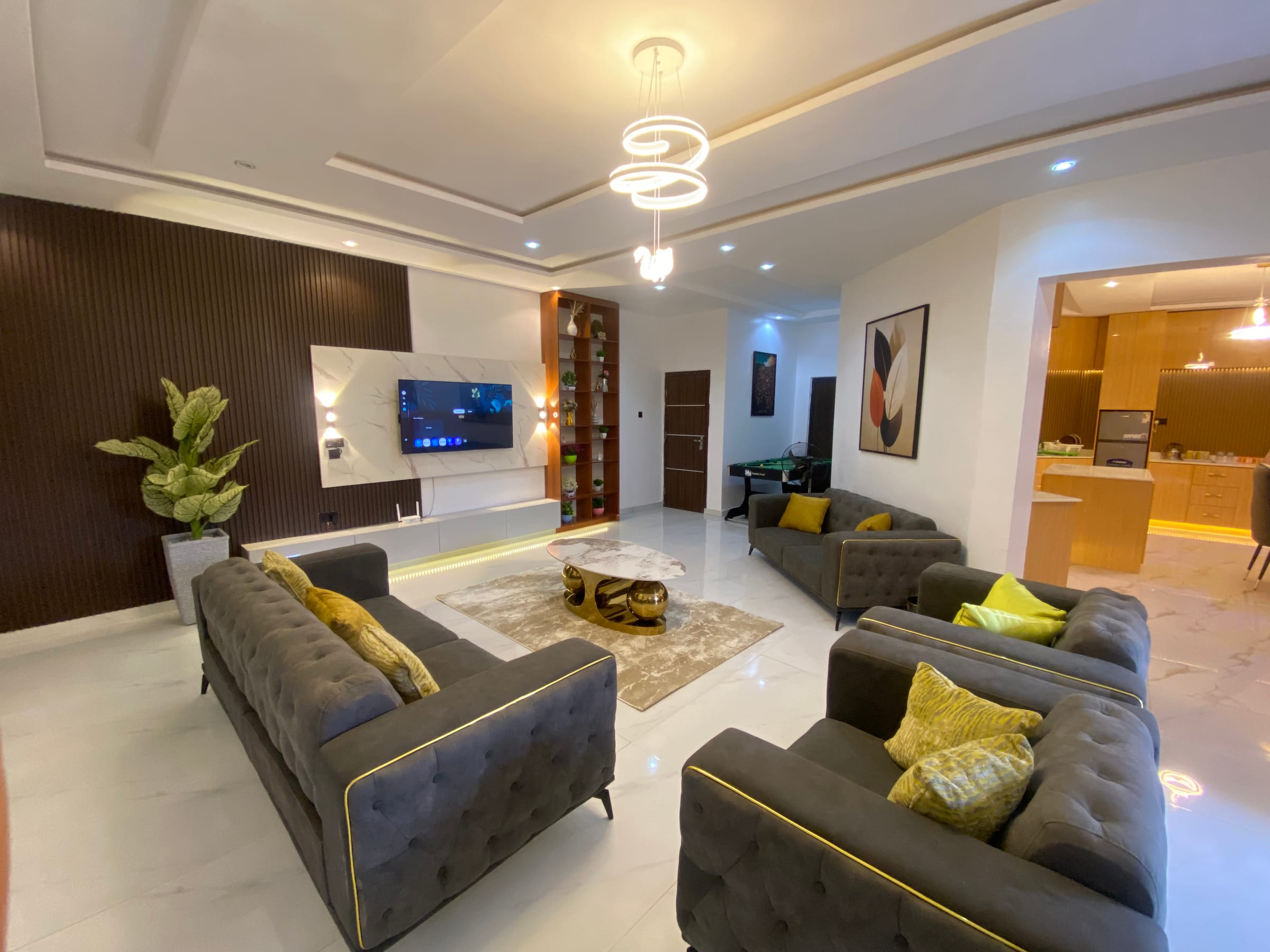 Obsidian Suite accent lighting