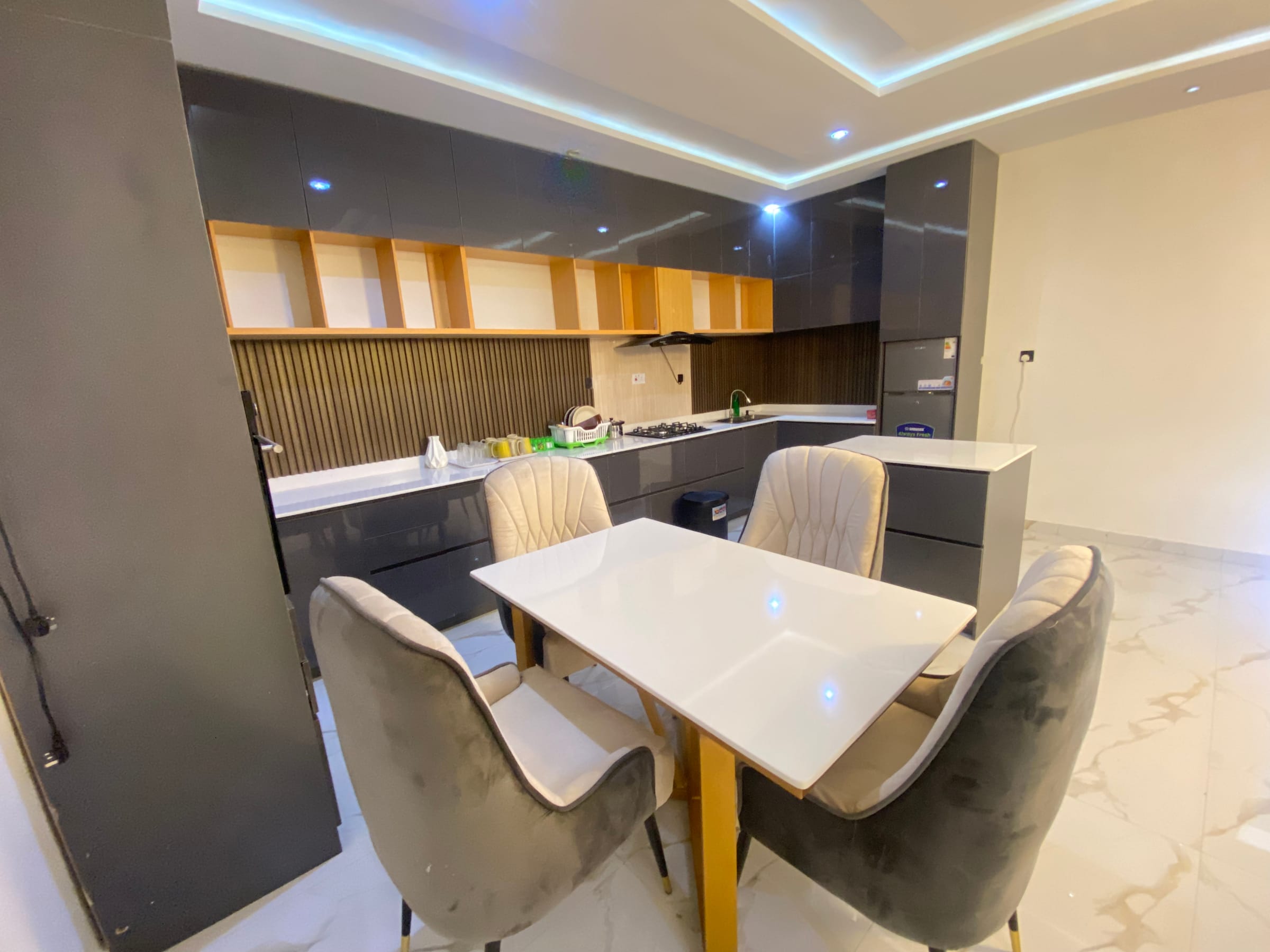 Onyx Suite brass detailing